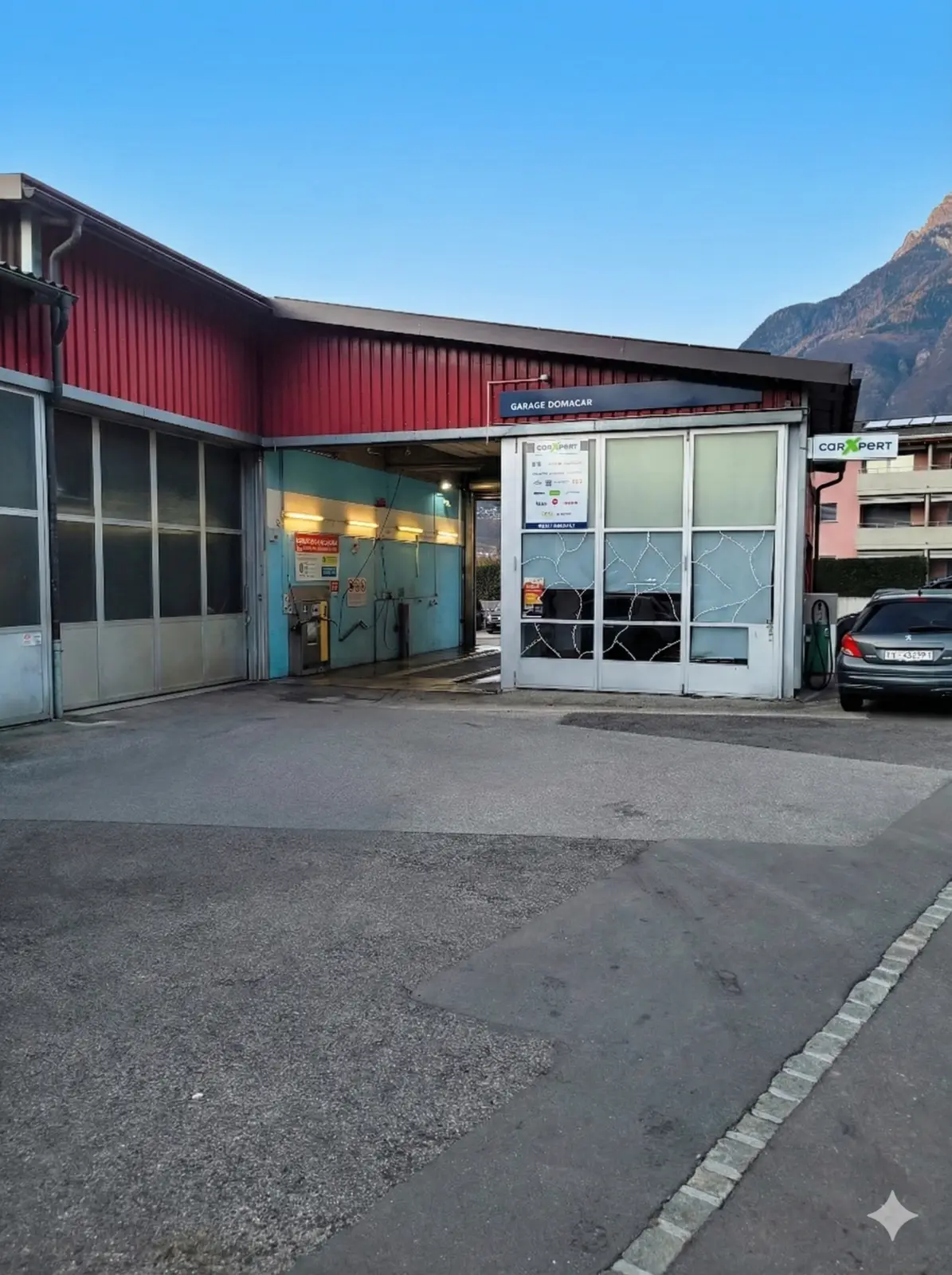 Ingresso del Garage DomaCar in Via Orino a Malvaglia